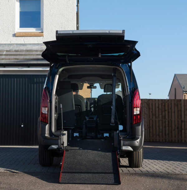 Peugeot so zníženou podlahou pre vozickárov