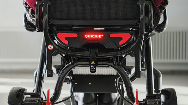 zadne svetla - Skladací karbonový elektrický vozík QUICKIE Q50 Carbon