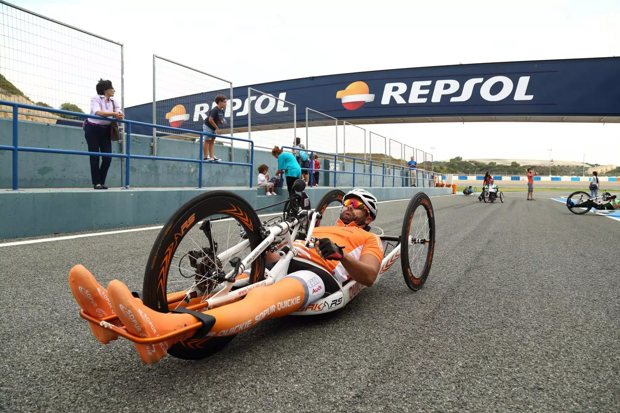 10830752_10152528342761545_584073072517216795_o handbike Quickie Shark