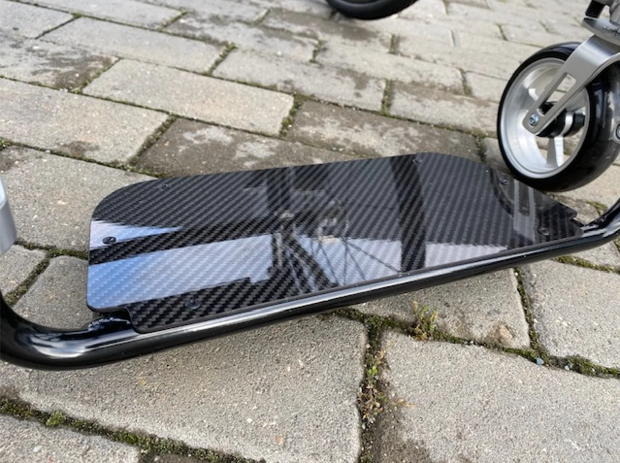 karbonova stupacka na mechanicky vozik