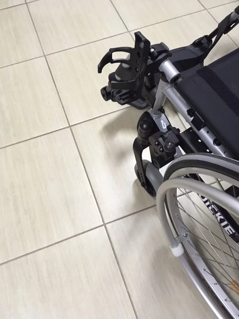 drziak na flasu na invalidny vozik