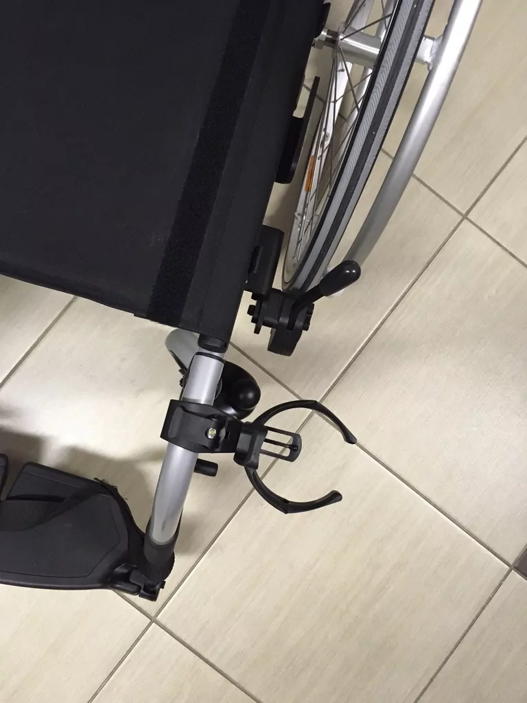 drziak na flasu na invalidny vozik
