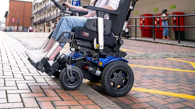 feature-kerb-climbing Elektrický vozík Quickie Q300